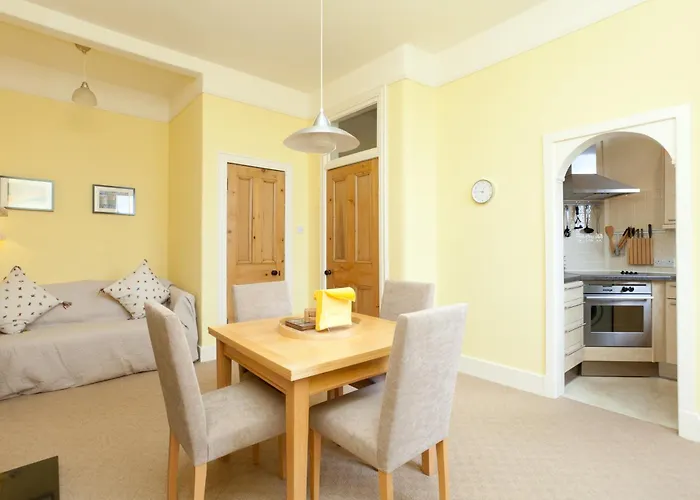 Mardale Crescent - 380